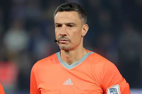 صافرة سلوفينية.. يويفا يعلن حكم مباراة تشيلسي وبرشلونة في دوري أبطال أوروبا